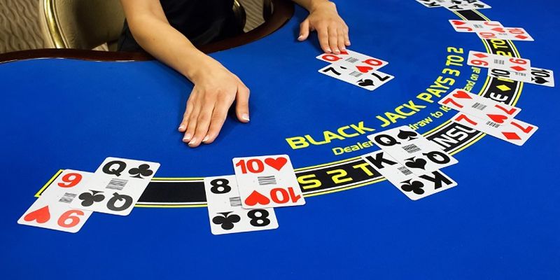 Hướng dẫn cách chia bài blackjack dành cho tân thủ